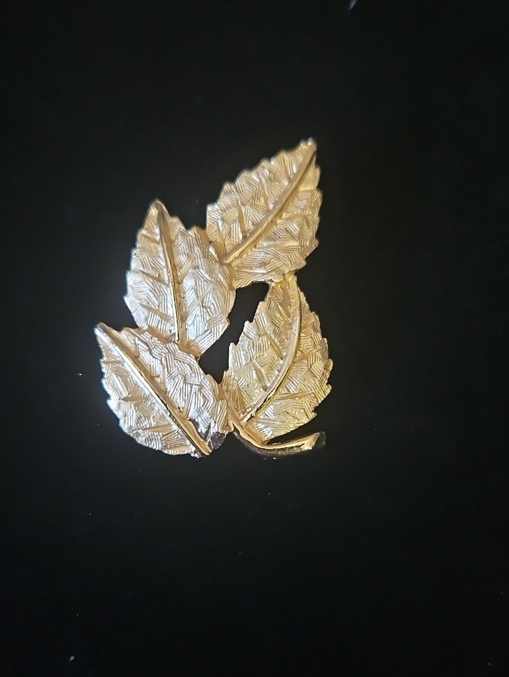 Vintage Gold Tone Leaf Brooch - Women's Jewelry